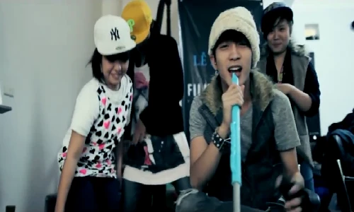 Bê Trần như hotboy Hàn Quốc hát nhép "Suy nghĩ trong anh"