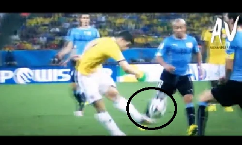 Những cú vô lê tuyệt đẹp trong lịch sử bóng đá