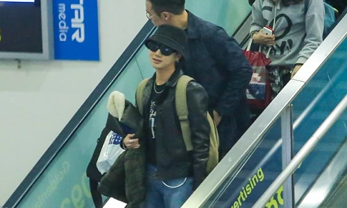 Fan Việt xếp hàng dài, bật khóc khi gặp mỹ nam Hàn 