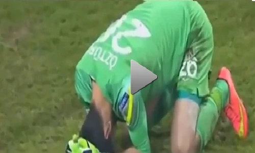 Thủ môn “nhọ nhất quả đất“