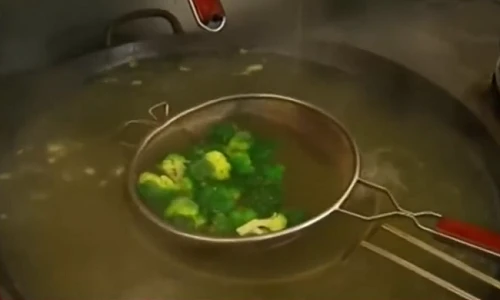 Hàng loạt nhà hàng trộn chất gây nghiện vào thức ăn