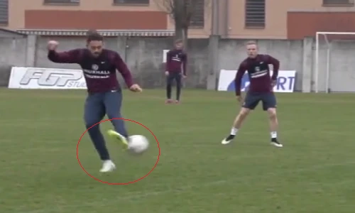 Pha đánh gót ngẫu hứng thành bàn của sao trẻ Anh