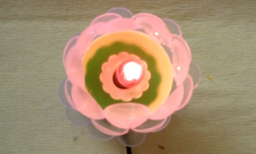 Cách làm đèn lồng bằng thìa nhựa cho bé chơi Trung thu 