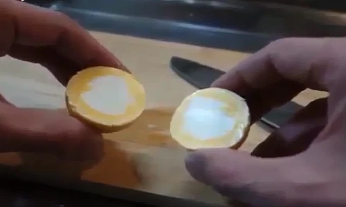 Tuyệt chiêu luộc trứng lòng đỏ nằm ngoài lòng trắng
