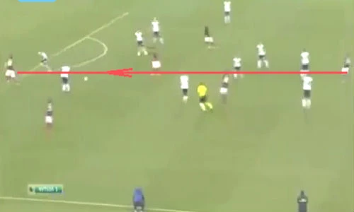 Pha chọc khe có một không hai trong lịch sử bóng đá