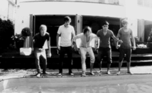 Troll nhau đây mà.