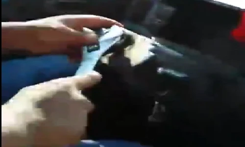 Tuyệt chiêu lái ô tô bằng cờ lê khi hỏng vô lăng