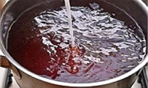 Hãi hùng sản xuất siro bằng hóa chất lạ ở TP HCM