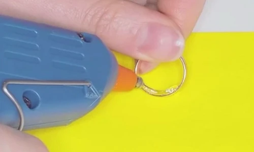 Cách chữa nhẫn rộng hơn ngón tay đơn giản không ngờ