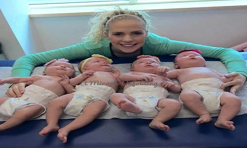 Ảnh 4 bé sinh tư đẹp thiên thần của bà mẹ hiếm muộn