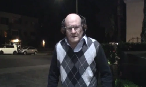 Cụ ông nhảy Michael Jackson khiến gái trẻ “đứng tim“