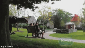 Khủng long xuất hiện!