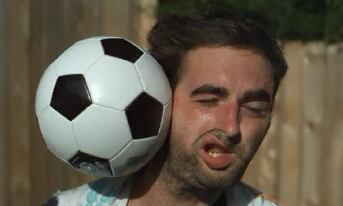 Điều gì xảy ra khi bóng đập vào mặt được quay chậm 1000 lần?