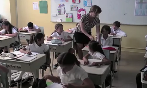 Bài học nhớ đời cho học trò dám vẽ cô giáo ngực bé