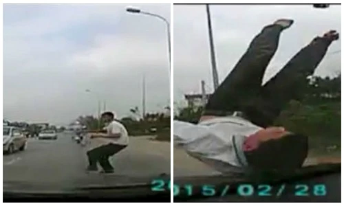 Liều lĩnh lao bổ vào đầu ô tô “ăn vạ” ở HN
