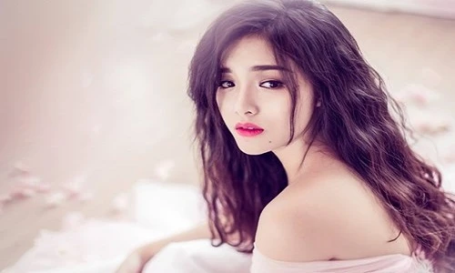 Nhật Hạ “Mùi ngò gai” lột xác thành hot girl xinh đẹp