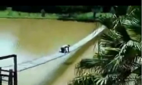 Màn đi qua cầu gian nan nhất từng thấy