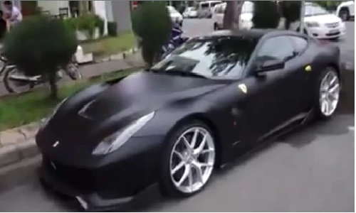 Cường Đô la khoe “siêu ngựa” Ferrari F12 độc nhất Việt Nam