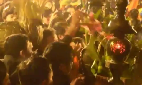 Tranh cướp lộc náo loạn đền Trần sau lễ khai ấn