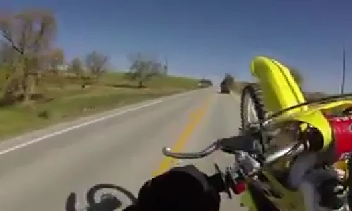 Giá của một lần bốc đầu mô tô trêu ngươi cảnh sát