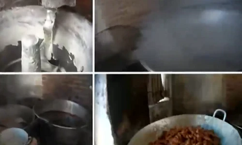 Ngất trước công nghệ làm kẹo quẩy siêu bẩn ngày Tết