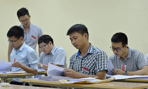 Ảnh: Bên trong phòng chấm thi THPT quốc gia 2016