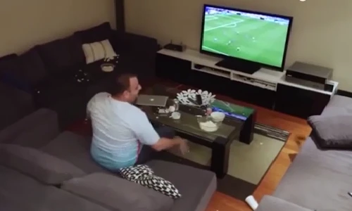 Đang xem Euro bị vợ làm phiền, chồng nổi điên đập tan ti vi
