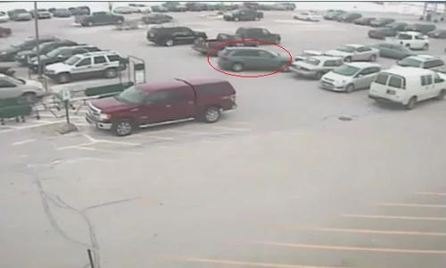 Màn rời bãi xe siêu kinh điển của cụ ông 92 tuổi