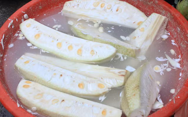 Nhận diện loại bột lạ chuyên tẩy trắng mít non, bắp chuối