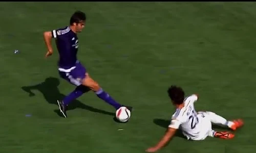 Những pha xử lý bóng “ma thuật” của các cầu thủ