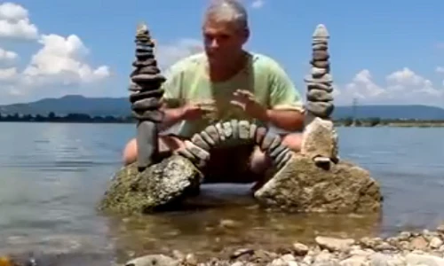 Người đàn ông điều khiển đá cuội kỳ ảo khó tin