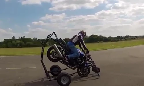 Khám phá dụng cụ chống ngã cho xe máy kỳ diệu