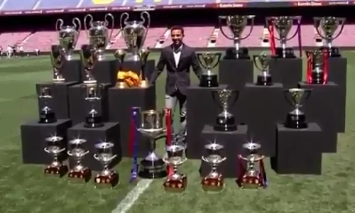 Choáng ngợp bộ sưu tập danh hiệu đồ sộ của Xavi