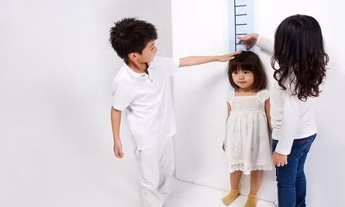 Sai lầm tai hại của mẹ khiến con bị lùn ngay từ trong bụng