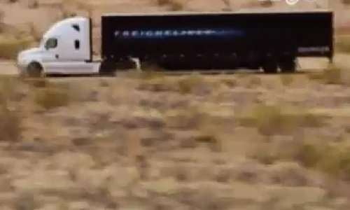 Tính năng khó tin của xe tải tự lái đầu tiên thế giới