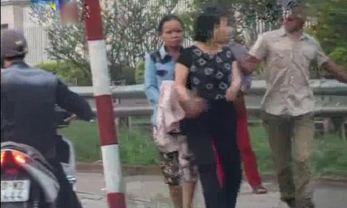 Danh tính kẻ cầm đầu nhóm móc túi ở cổng BV Bạch Mai