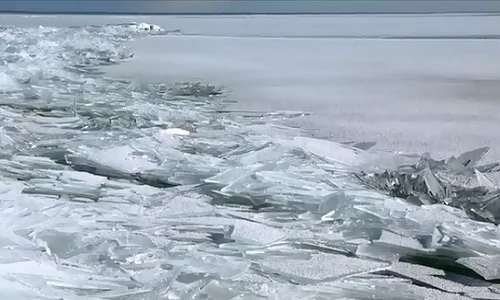 Cảnh tượng đáng kinh ngạc từ những lớp băng vỡ