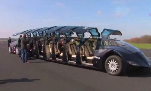 Siêu xe buýt "quái vật" nhanh nhất thế giới tốc độ 250km/h