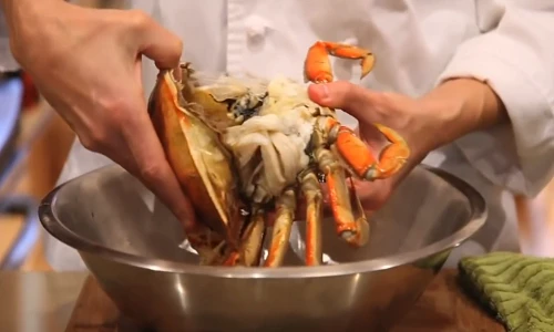 Cách lấy thịt cua biển nhanh gọn nhất