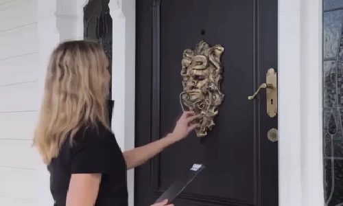 Kiểu trêu ghẹo không thể "đểu" hơn