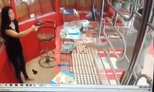 Bà chủ tiệm vàng cao tay trị kẻ ăn trộm táo tợn