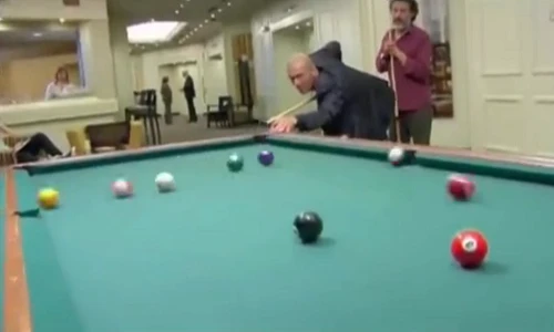 Zidane dọn bàn bi-a bằng một cú đánh