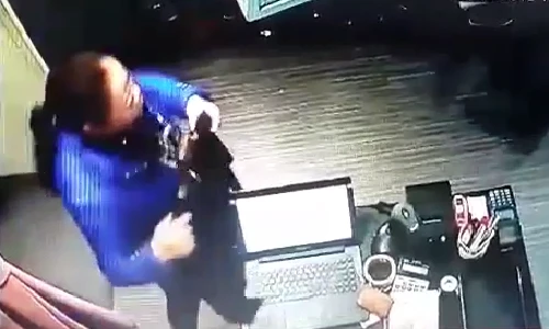 U50 trộm 20 triệu đồng trong shop thời trang