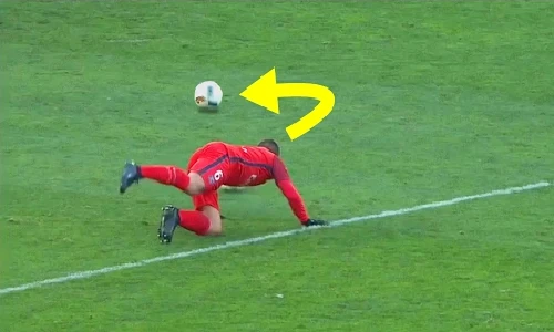 Những pha chuyền bóng kỹ thuật không tưởng của các cầu thủ