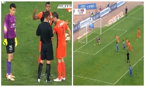 Sút hỏng phạt đền vì tranh nhau với đồng đội 