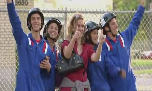 Ngỡ ngàng với trò đùa của hai cặp song sinh