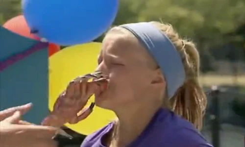 Kinh hãi cảnh cua phục kích người trong chậu nước