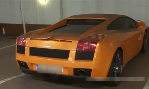 Cận cảnh dàn siêu xe triệu đô bị bỏ rơi tại Paris