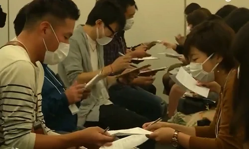 Lý giải trào lưu đeo khẩu trang đi hẹn hò tại Nhật Bản