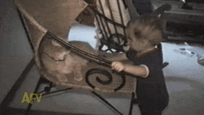 Sao lại đánh anh vậy?